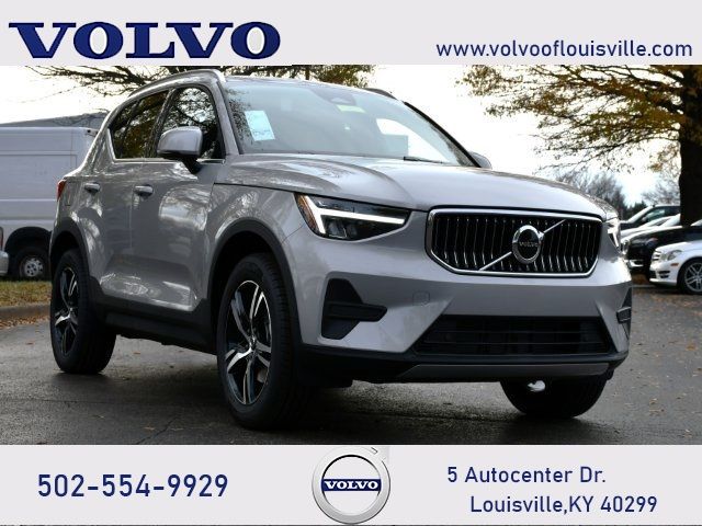 2025 Volvo XC40 Core Bright Theme