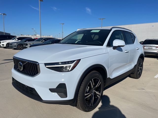 2025 Volvo XC40 Core Bright Theme