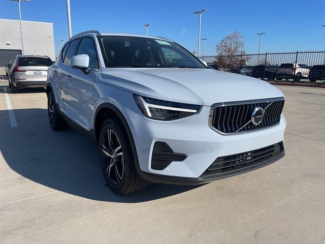 2025 Volvo XC40 Core Bright Theme