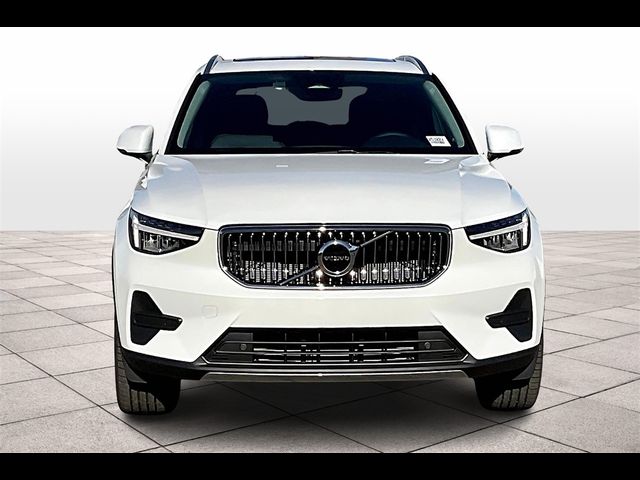 2025 Volvo XC40 Core Bright Theme