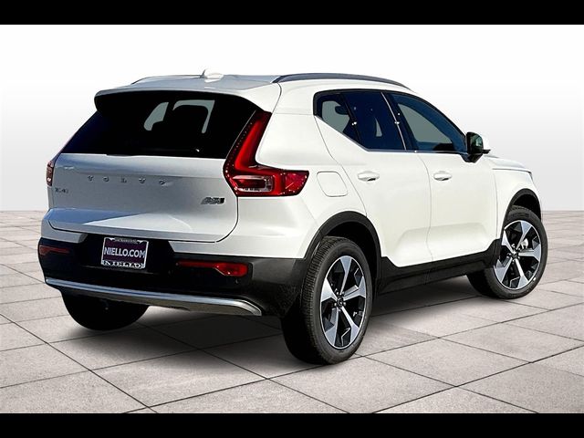 2025 Volvo XC40 Core Bright Theme