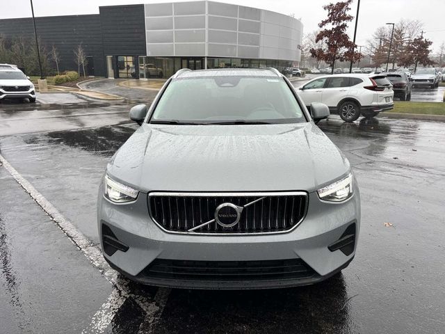 2025 Volvo XC40 Core Bright Theme