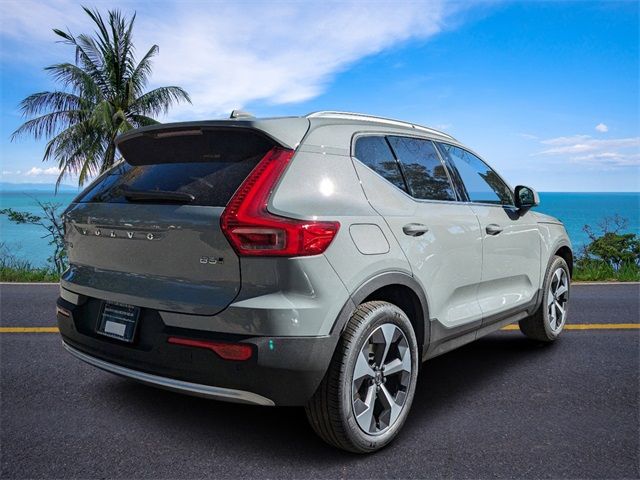 2025 Volvo XC40 Core Bright Theme