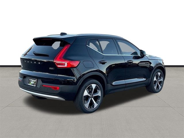 2025 Volvo XC40 Core Bright Theme