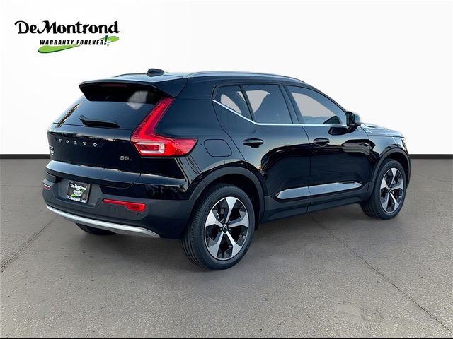 2025 Volvo XC40 Core Bright Theme