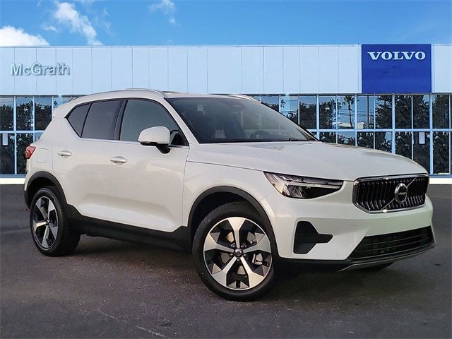 2025 Volvo XC40 Core Bright Theme