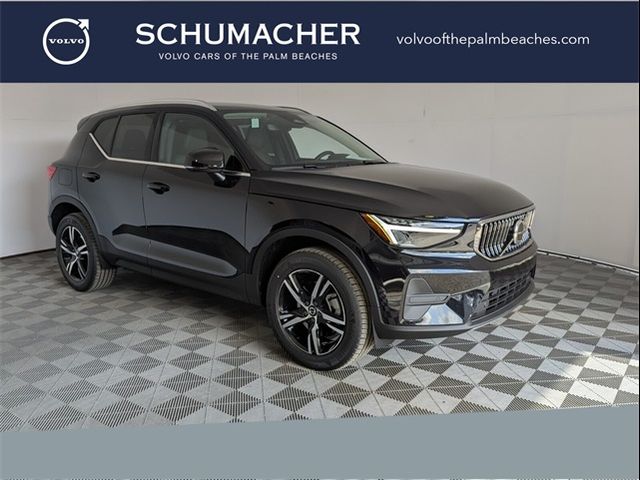 2025 Volvo XC40 Core Bright Theme