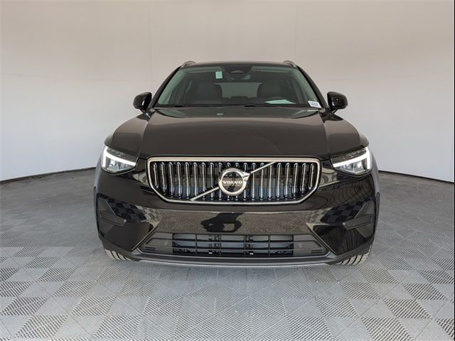 2025 Volvo XC40 Core Bright Theme