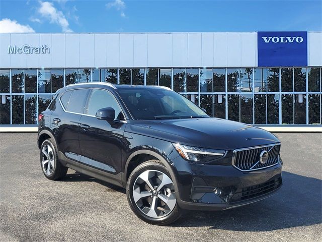 2025 Volvo XC40 Core Bright Theme