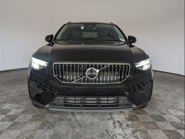 2025 Volvo XC40 Core Bright Theme