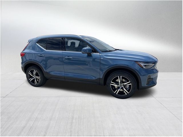 2025 Volvo XC40 Core Bright Theme