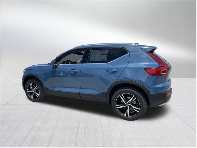 2025 Volvo XC40 Core Bright Theme