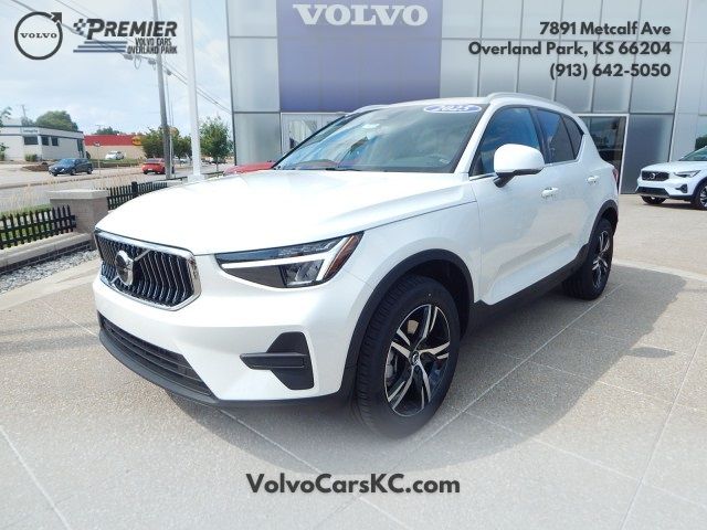 2025 Volvo XC40 Core Bright Theme