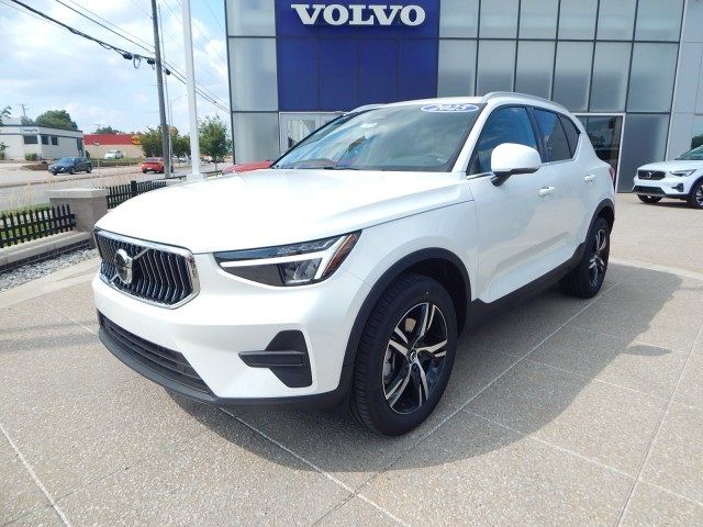 2025 Volvo XC40 Core Bright Theme