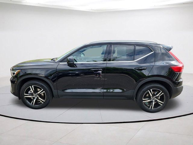 2025 Volvo XC40 Core Bright Theme