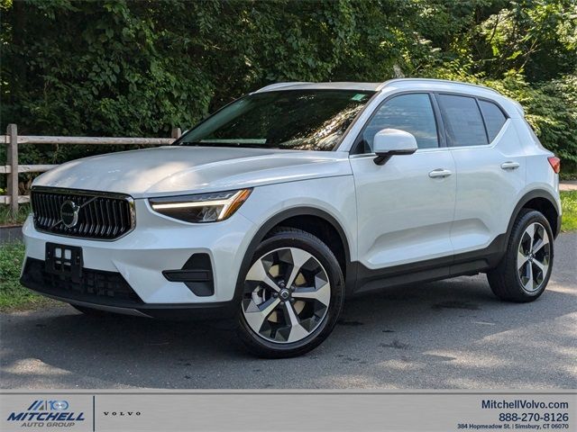 2025 Volvo XC40 Core Bright Theme