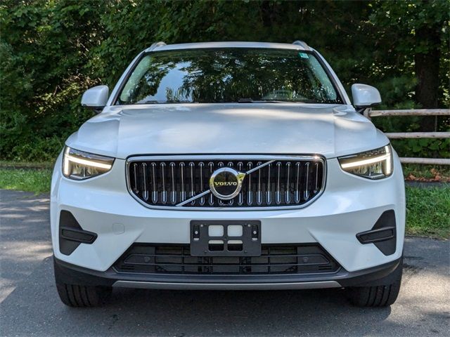 2025 Volvo XC40 Core Bright Theme