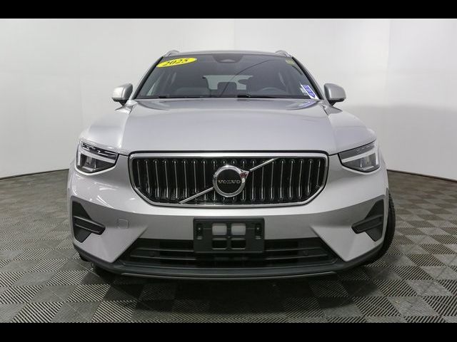 2025 Volvo XC40 Core Bright Theme