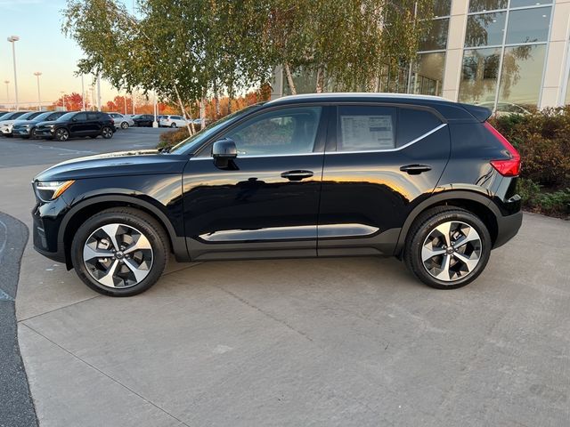 2025 Volvo XC40 Core Bright Theme