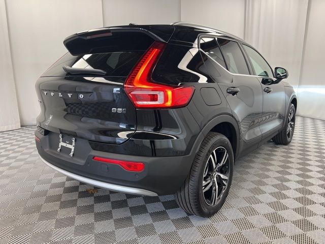 2025 Volvo XC40 Core Bright Theme