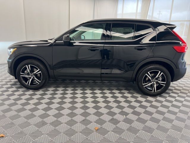 2025 Volvo XC40 Core Bright Theme