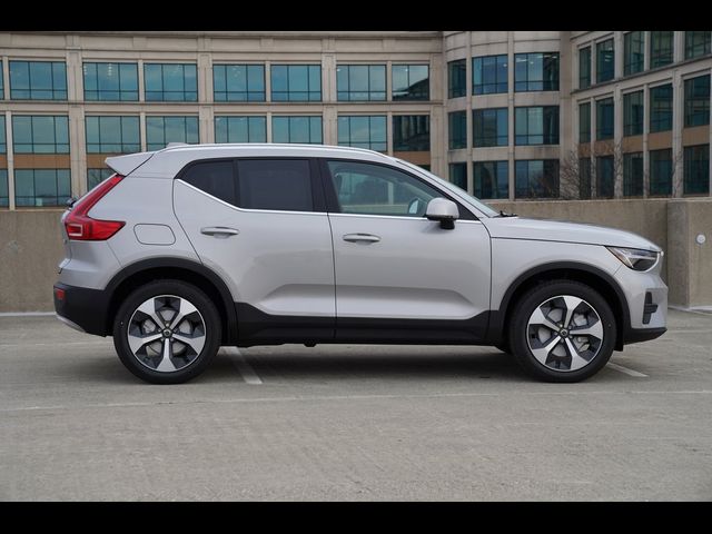 2025 Volvo XC40 Core Bright Theme