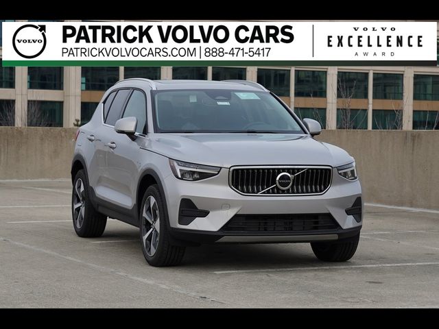 2025 Volvo XC40 Core Bright Theme