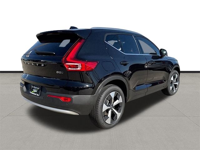 2025 Volvo XC40 Core Bright Theme