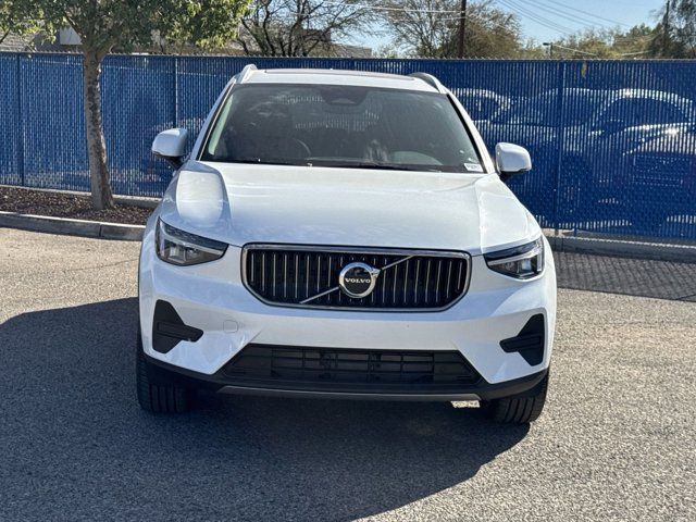 2025 Volvo XC40 Core Bright Theme