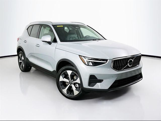 2025 Volvo XC40 Core Bright Theme