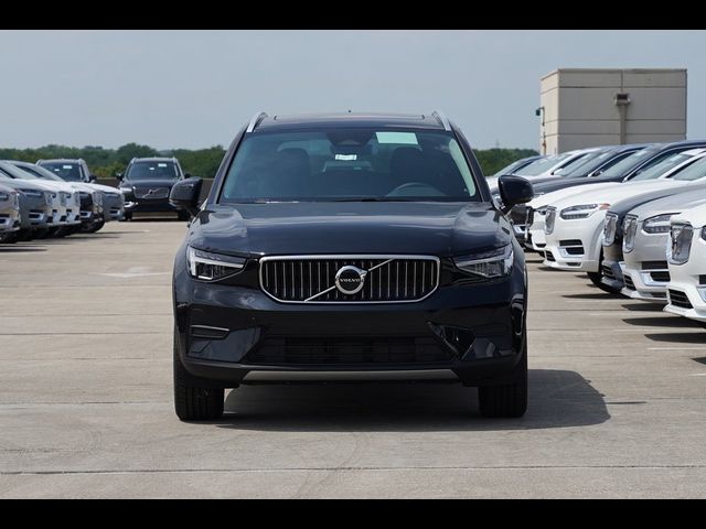 2025 Volvo XC40 Core Bright Theme