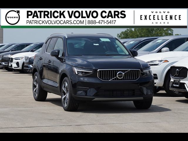 2025 Volvo XC40 Core Bright Theme