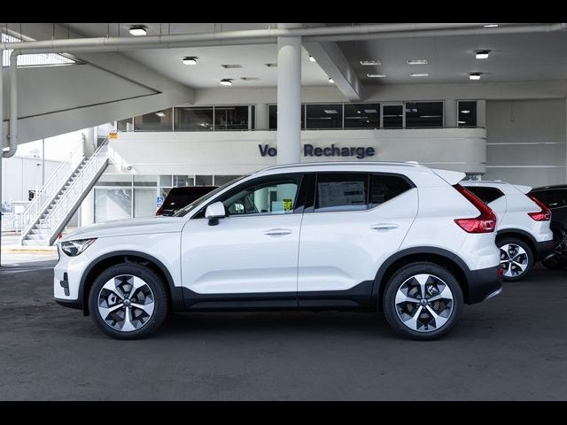 2025 Volvo XC40 Core Bright Theme