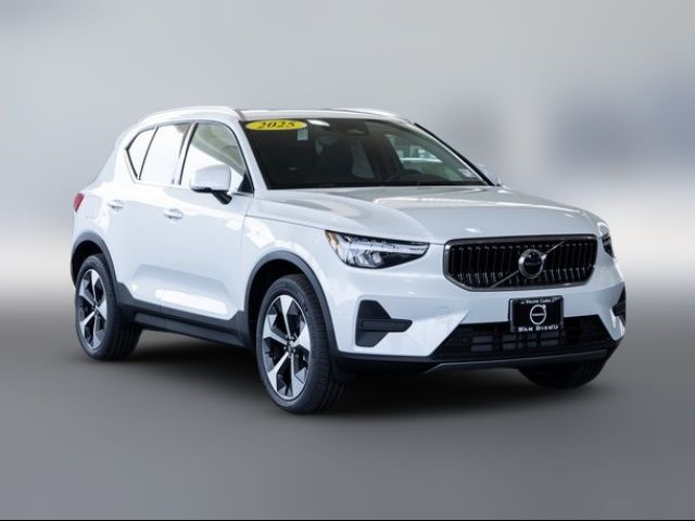 2025 Volvo XC40 Core Bright Theme