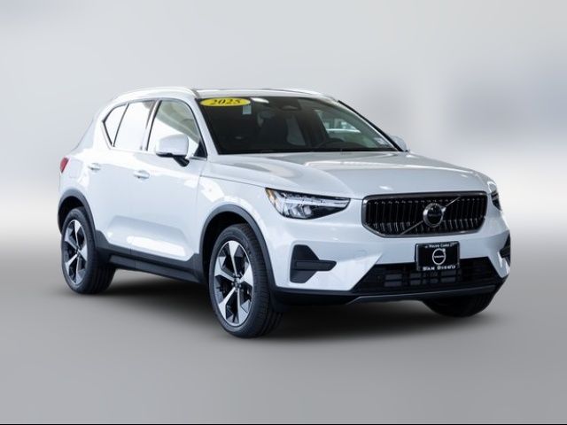 2025 Volvo XC40 Core Bright Theme