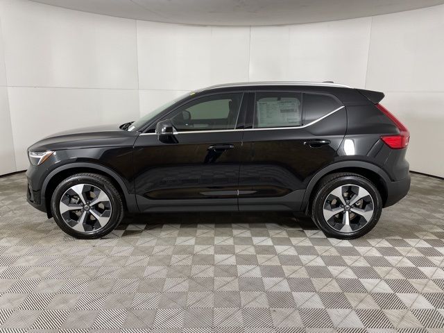 2025 Volvo XC40 Core Bright Theme