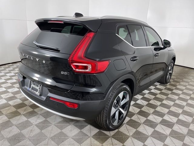 2025 Volvo XC40 Core Bright Theme