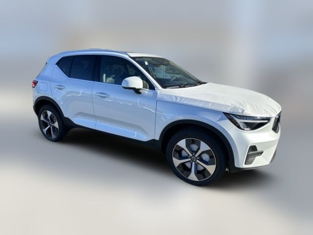 2025 Volvo XC40 Core Bright Theme