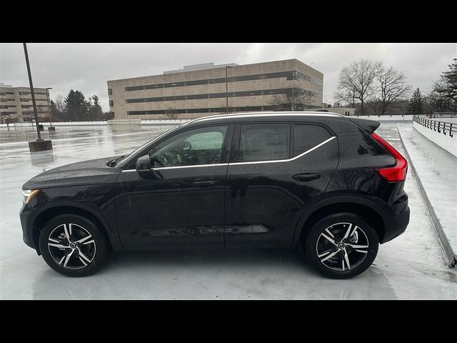 2025 Volvo XC40 Core Bright Theme