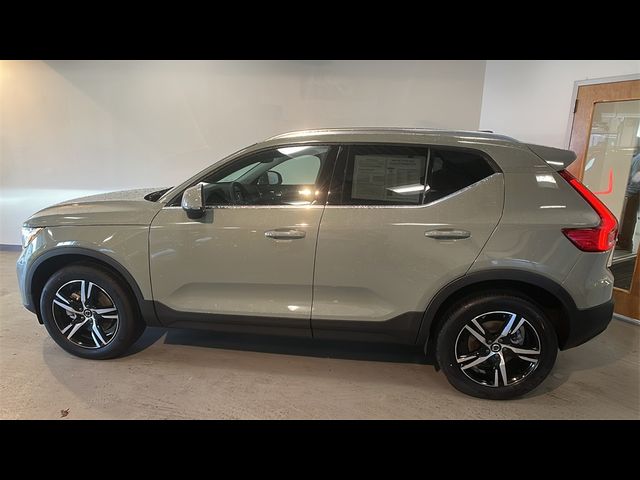 2025 Volvo XC40 Core Bright Theme