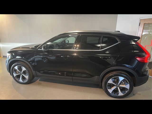 2025 Volvo XC40 Core Bright Theme