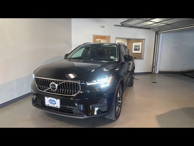 2025 Volvo XC40 Core Bright Theme