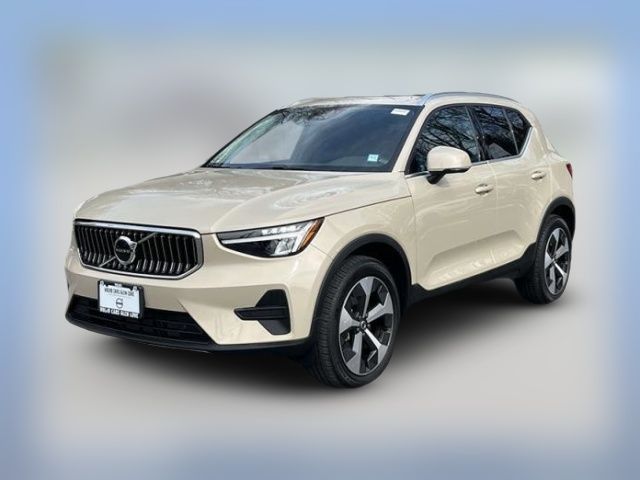 2025 Volvo XC40 Core Bright Theme