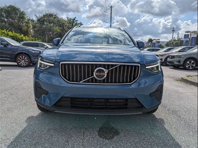 2025 Volvo XC40 Core Bright Theme