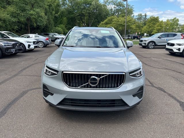 2025 Volvo XC40 Core Bright Theme