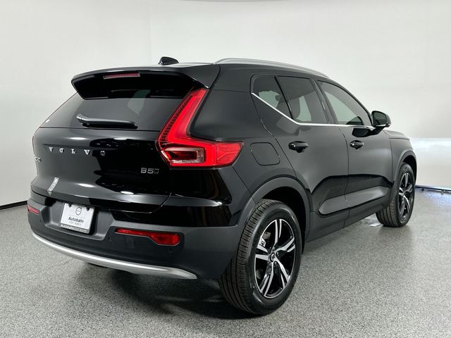 2025 Volvo XC40 Core Bright Theme