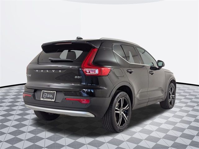 2025 Volvo XC40 Core Bright Theme