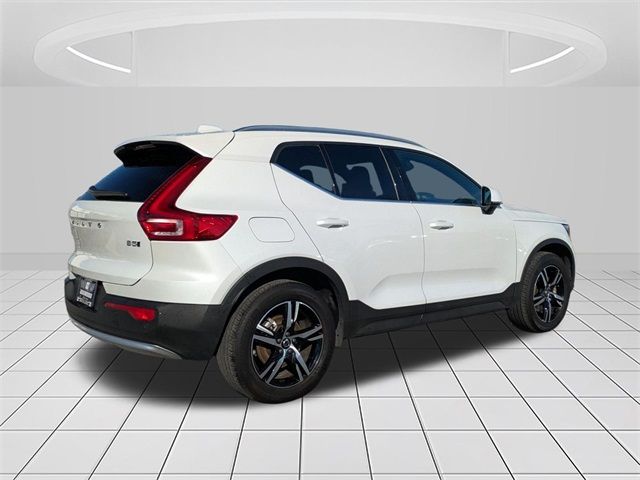 2025 Volvo XC40 Core Bright Theme