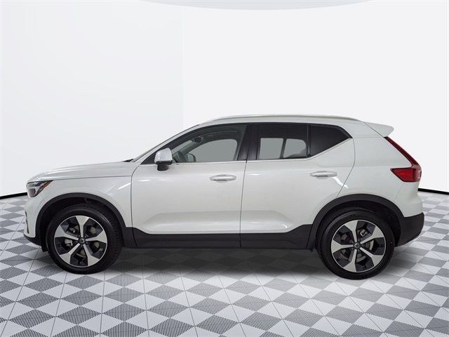 2025 Volvo XC40 Core Bright Theme