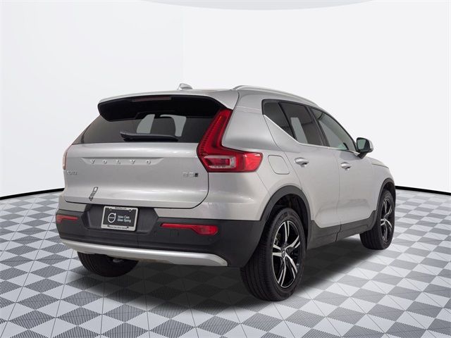 2025 Volvo XC40 Core Bright Theme
